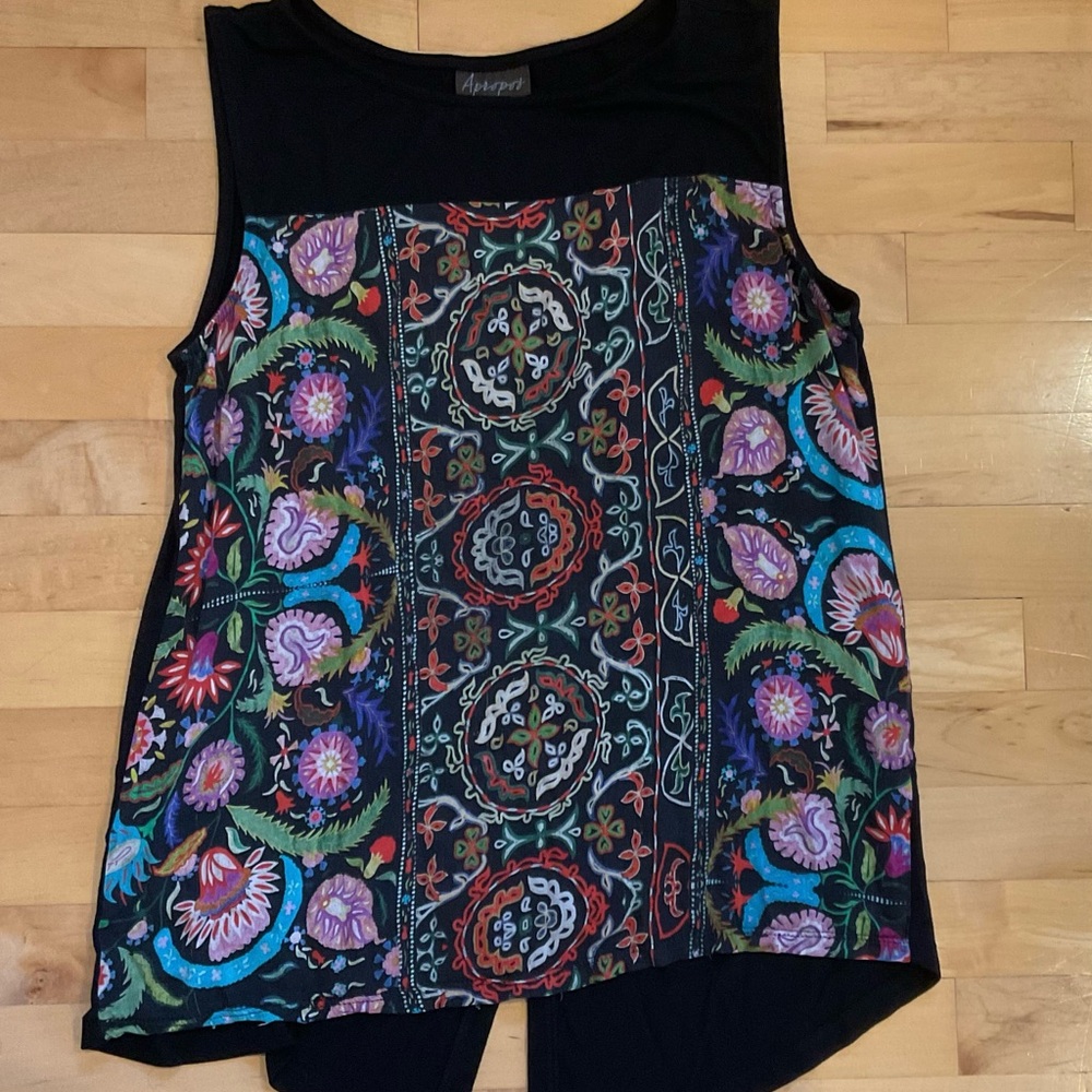 Apropos sleeveless top